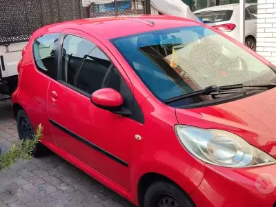 Usata Peugeot 107 68 CV (50 kW) 2010 Rosso Utilitaria