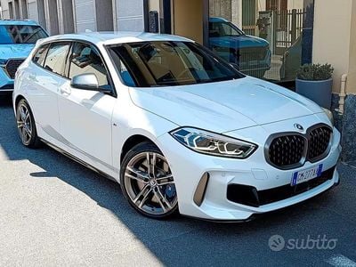 Begagnad BMW M135 Comfort Edition 306 HK (225 kW) 2022 Vit Halvkombi