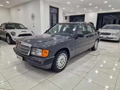 Usata Mercedes 190 109 CV (80 kW) 1990 Nero Berlina
