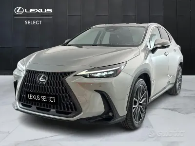Usata Lexus NX450h+ Luxury Line 190 CV (139 kW) 2022 Argento SUV