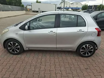 Usata Toyota Yaris Sol 90 CV (66 kW) 2007 Grigio Utilitaria