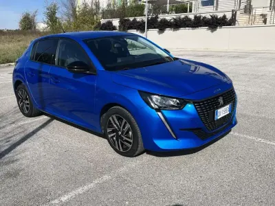Usata Peugeot 208 GT-line 101 CV (74 kW) 2022 Utilitaria