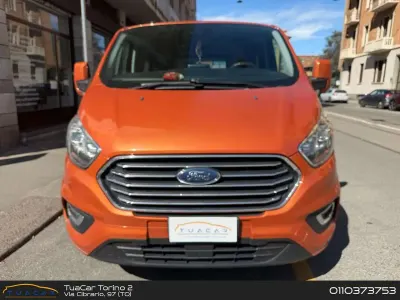 Begagnad Ford Tourneo Trend 170 HK (125 kW) 2018 Orange Minibuss