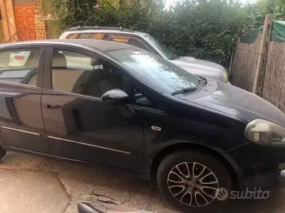 Usata Fiat Punto 69 CV (50 kW) 2011 Bluazzurro Utilitaria