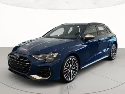 Usata Audi S3 Sport 333 CV (244 kW) 2025 Blu ascari metallizzato Berlina