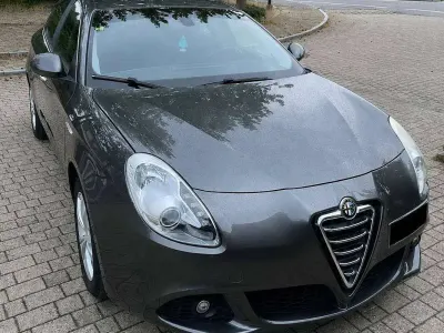 Usata Alfa Romeo Giulietta Exclusive 105 CV (77 kW) 2013 Grigio Utilitaria