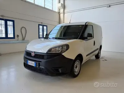 Usata Fiat Doblò Trekking 105 CV (77 kW) 2021 Bianco Monovolume