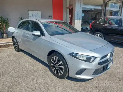 Usata Mercedes A250 Business 160 CV (117 kW) 2022 Argento metallizzato Berlina
