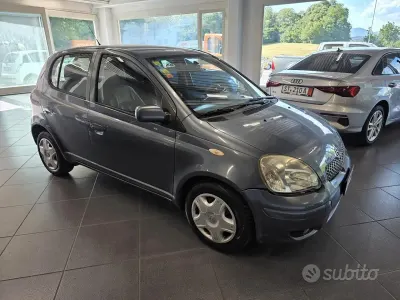Usata Toyota Yaris Sol 75 CV (55 kW) 2005 Grigio Berlina