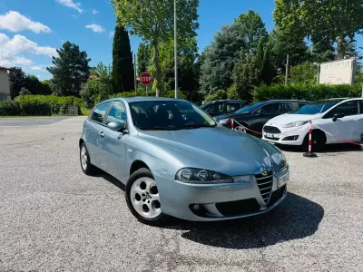 Usata Alfa Romeo 147 Distinctive 105 CV (77 kW) 2006 Grigio Utilitaria