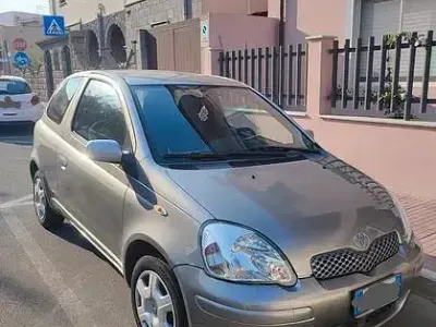 Usata Toyota Yaris 65 CV (47 kW) 2003 Berlina