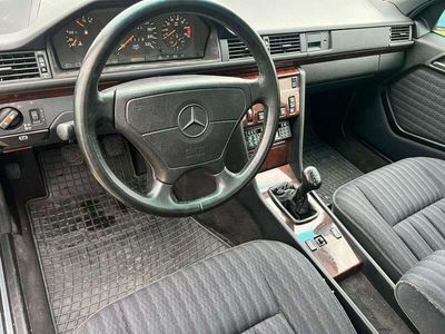 usata Mercedes E200 E (124)