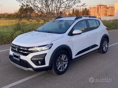 Begagnad Dacia Sandero Comfort 101 HK (74 kW) 2021 Vit Sedan