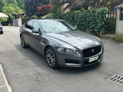 Usata Jaguar XF Portfolio 241 CV (177 kW) 2017 Grigio Berlina