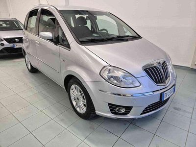 Usata Lancia Musa 90 CV (66 kW) 2009 Argento metallizzato Monovolume