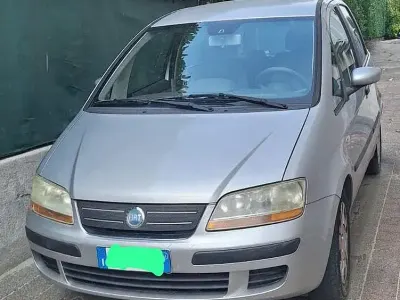 Usata Fiat Idea 69 CV (50 kW) 2004 Grigio Monovolume