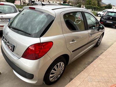 Usata Peugeot 207 70 CV (51 kW) 2009 Argento Berlina