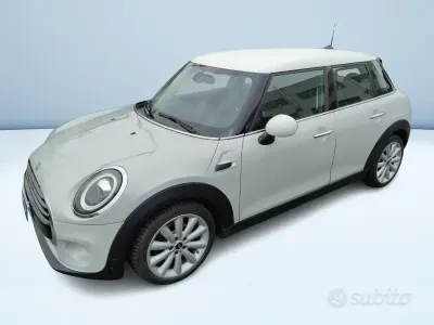 Usata Mini Cooper D Business 116 CV (85 kW) 2019 Grigio Utilitaria