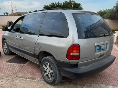 Usata Chrysler Voyager 150 CV (110 kW) 1999 Grigio Monovolume