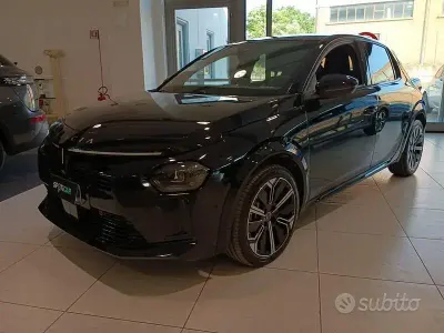 Usata Lancia Ypsilon 101 CV (74 kW) 2025 Nero Utilitaria