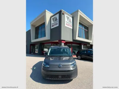Usata VW Caddy 122 CV (89 kW) 2023 Grigio Monovolume