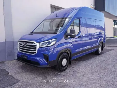 Usata Maxus V90 150 CV (110 kW) 2024 Blu con pellicola wrapping (c Furgone
