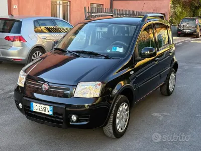 Usado Fiat Panda 4x4 Climbing 69 HP (50 kW) 2011 Preto Citadino
