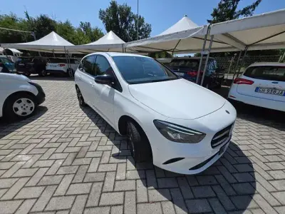 Usata Mercedes B200 163 CV (119 kW) 2020 Bianco Utilitaria