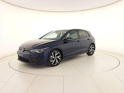 Usata VW Golf VIII R-line 150 CV (110 kW) 2023 Atlantic blue metallizzato Berlina