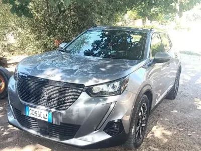 Usata Peugeot 2008 Allure 131 CV (96 kW) 2020 Grigio SUV