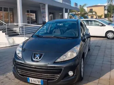 Usata Peugeot 207 68 CV (50 kW) 2010 Grigio Berlina