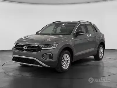 Usata VW T-Roc Life 116 CV (85 kW) 2023 Grigio scuro SUV