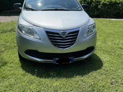 Usata Lancia Ypsilon Platinum 69 CV (50 kW) 2013 Argento Utilitaria