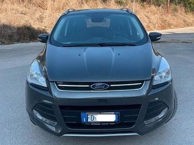 Usata Ford Kuga 140 CV (102 kW) 2016 Grigio SUV