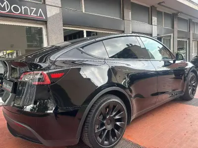 Usata Tesla Model Y 152 kW (208 CV) 2023 Nero SUV