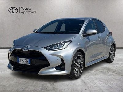 Usata Toyota Yaris Hybrid Lounge 131 CV (96 kW) 2024 Grigio Berlina