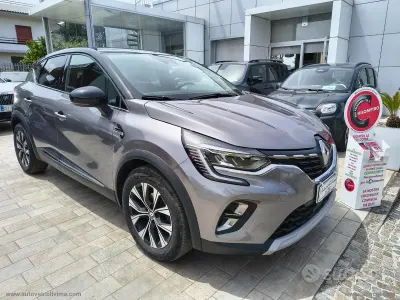 Occasion Renault Captur Techno 101 ch (74 kW) 2024 Gris SUV