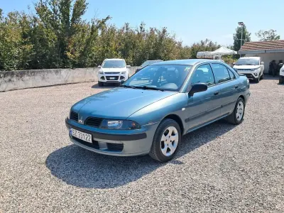 Usata Mitsubishi Carisma 103 CV (75 kW) 2004 Verde Berlina