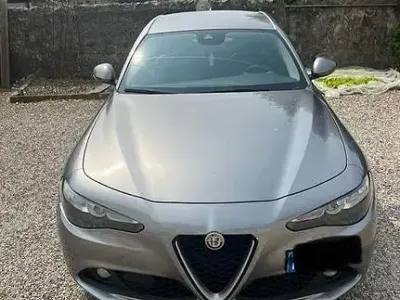 Usata Alfa Romeo Giulia 180 CV (132 kW) 2018 Grigio Berlina