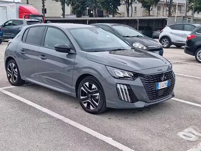 Usata Peugeot 208 Allure 100 CV (73 kW) 2025 Grigio Utilitaria