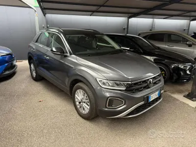 Usata VW T-Roc Life 150 CV (110 kW) 2023 Grigio SUV