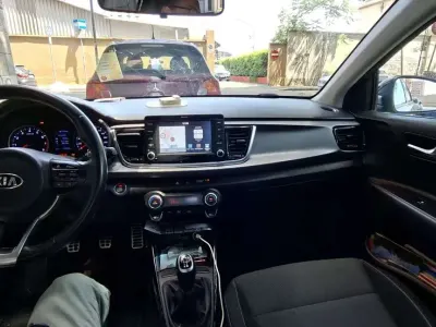 Usata Kia Rio 101 CV (74 kW) 2017 Berlina