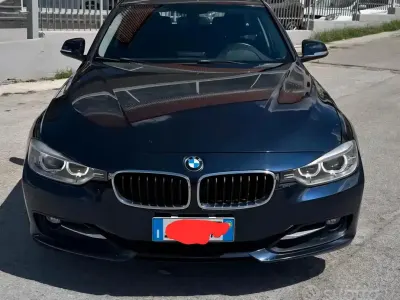 Usata BMW 320 Sport Line 184 CV (135 kW) 2012 Blu Station wagon