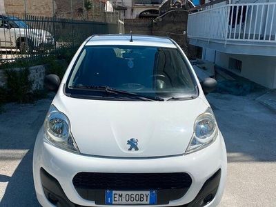 usata Peugeot 107 1.0 benzina 5 porte