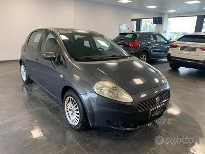 Usata Fiat Grande Punto 75 CV (55 kW) 2007 Grigio Utilitaria