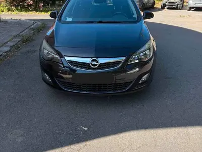 Usata Opel Astra Cosmo 160 CV (117 kW) 2011 Nero Station wagon