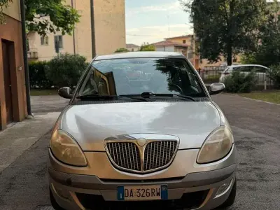 Usata Lancia Ypsilon 69 CV (50 kW) 2006 Giallo Utilitaria
