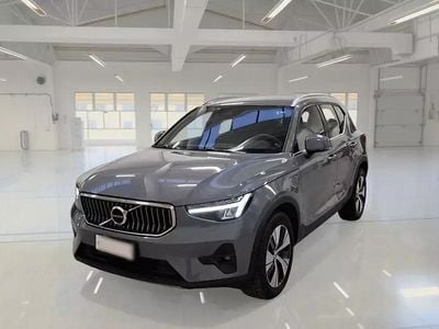 Grigio Usata 2022 Volvo XC40 Core SUV | 28.200 € (Cara)