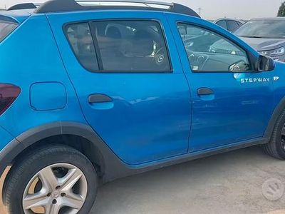 Usata Dacia Sandero Prestige 90 CV (66 kW) 2016 Blu Berlina