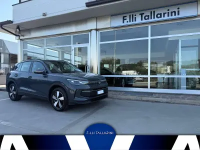 Usata VW Tiguan Life 150 CV (110 kW) 2024 Dolphin grey metallizzato SUV